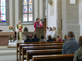 Vorstellung der Kommunionkinder in St. Crescentius (Foto: Karl-Franz Thiede)